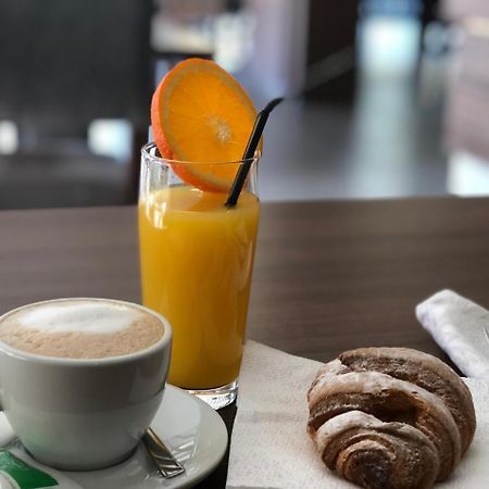 Santo Hotel Shkoder Bagian luar foto
