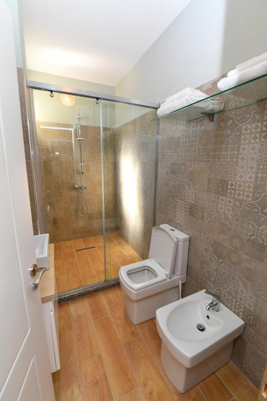 Santo Hotel Shkoder Bagian luar foto