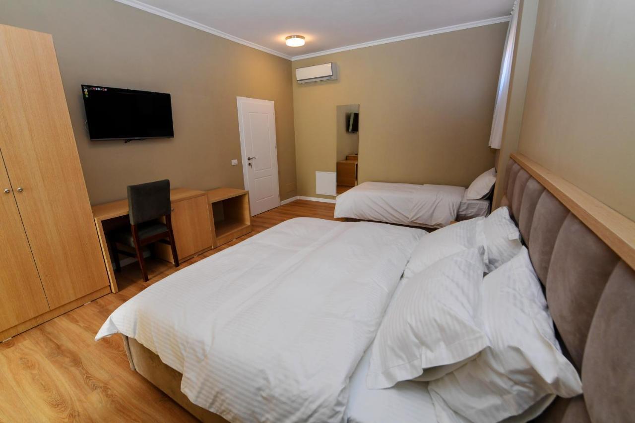 Santo Hotel Shkoder Bagian luar foto