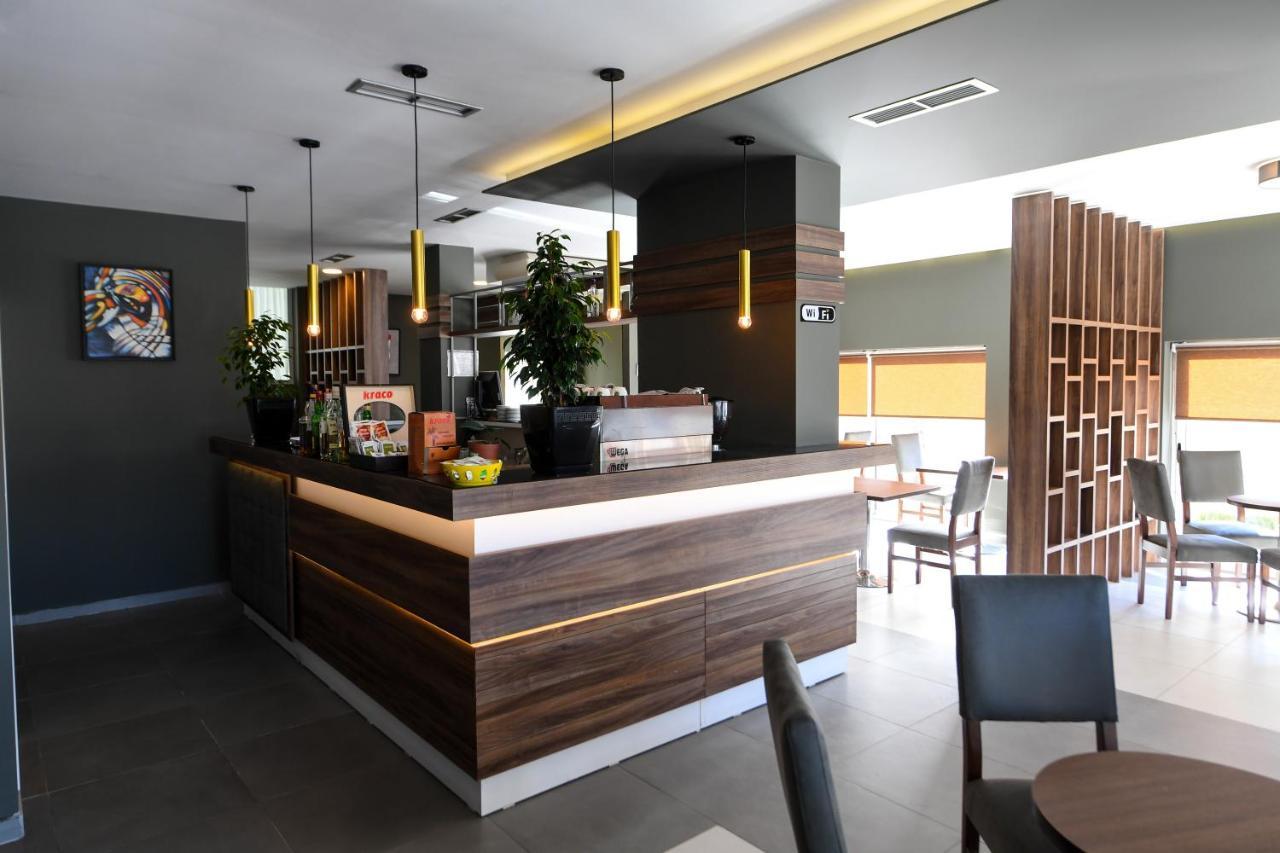 Santo Hotel Shkoder Bagian luar foto