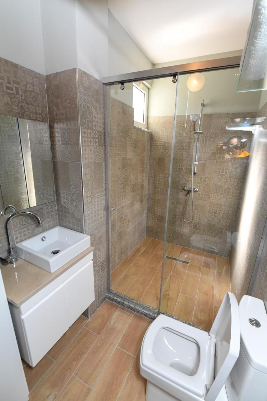 Santo Hotel Shkoder Bagian luar foto