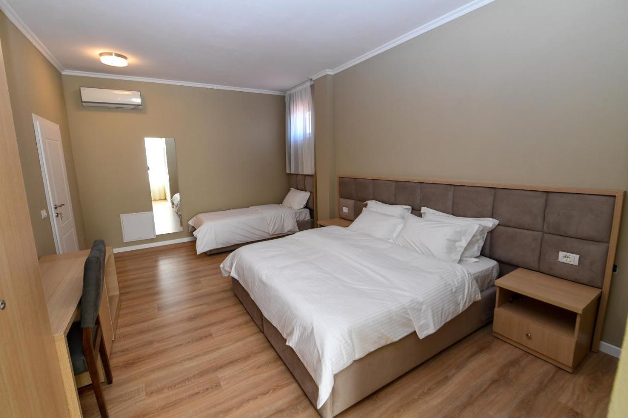 Santo Hotel Shkoder Bagian luar foto