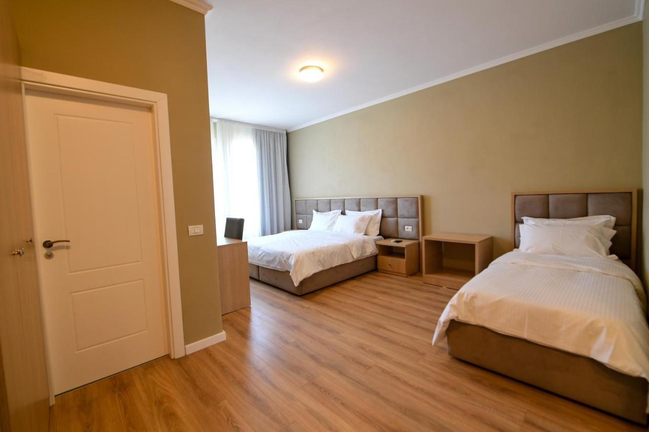 Santo Hotel Shkoder Bagian luar foto