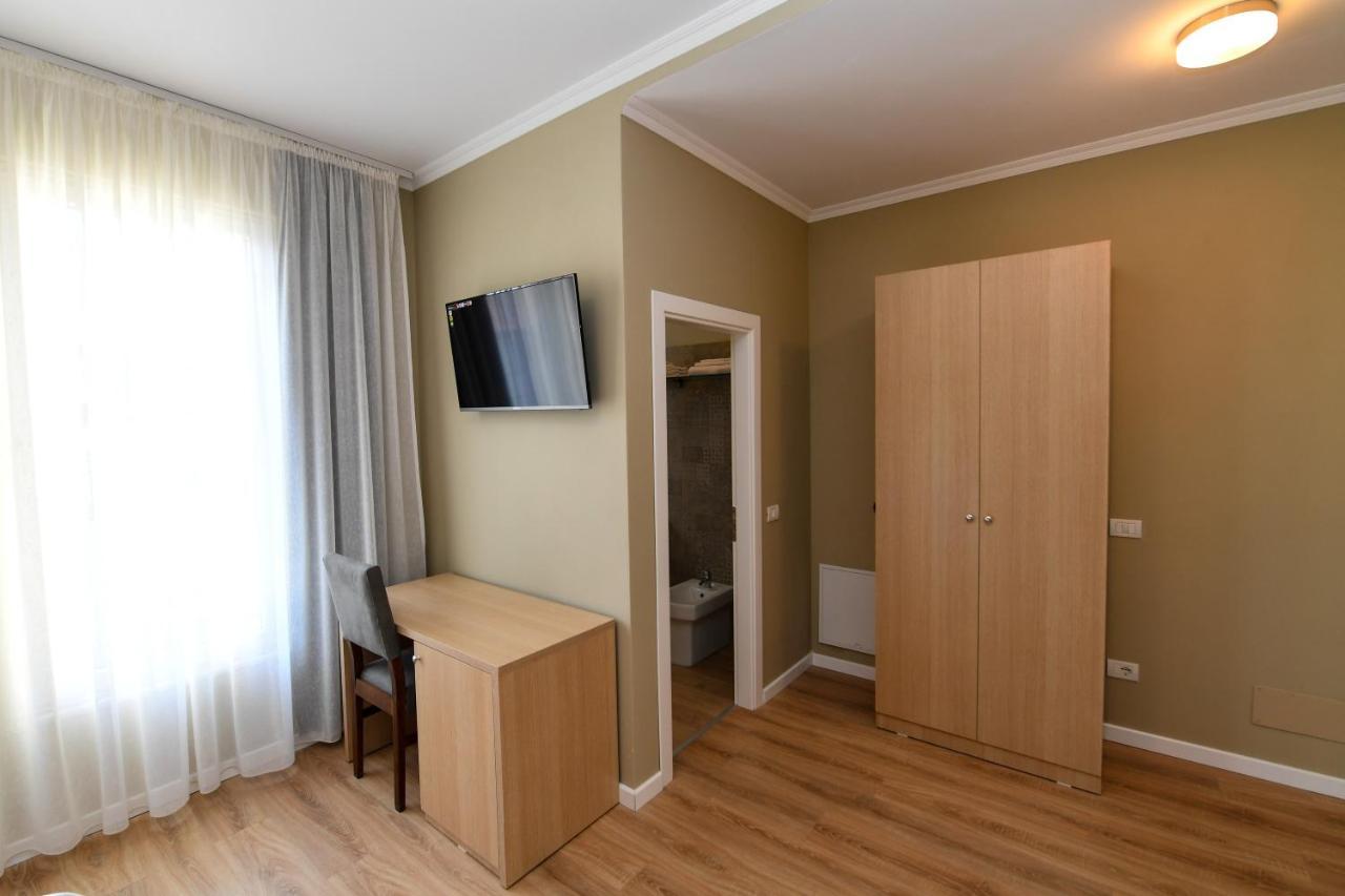 Santo Hotel Shkoder Bagian luar foto