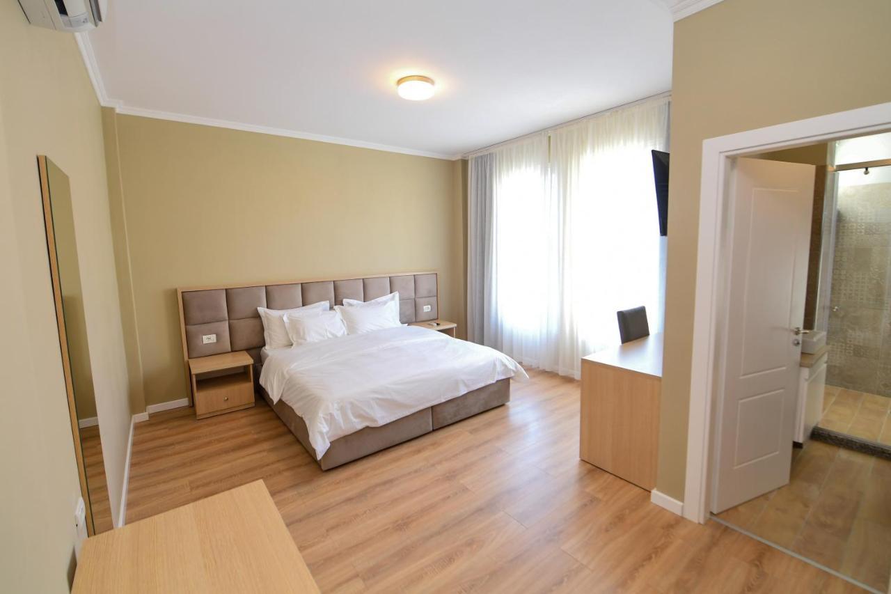 Santo Hotel Shkoder Bagian luar foto