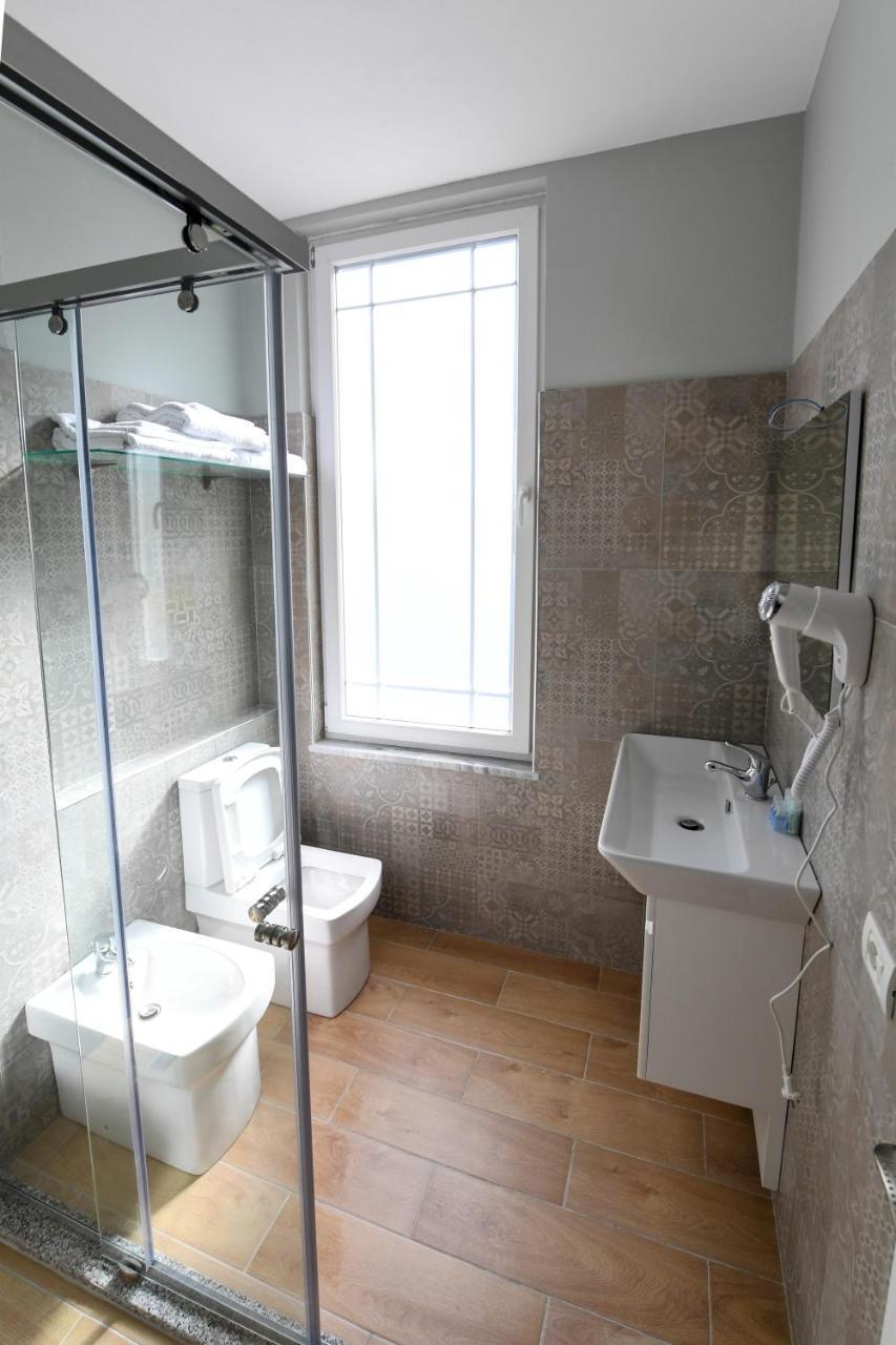 Santo Hotel Shkoder Bagian luar foto