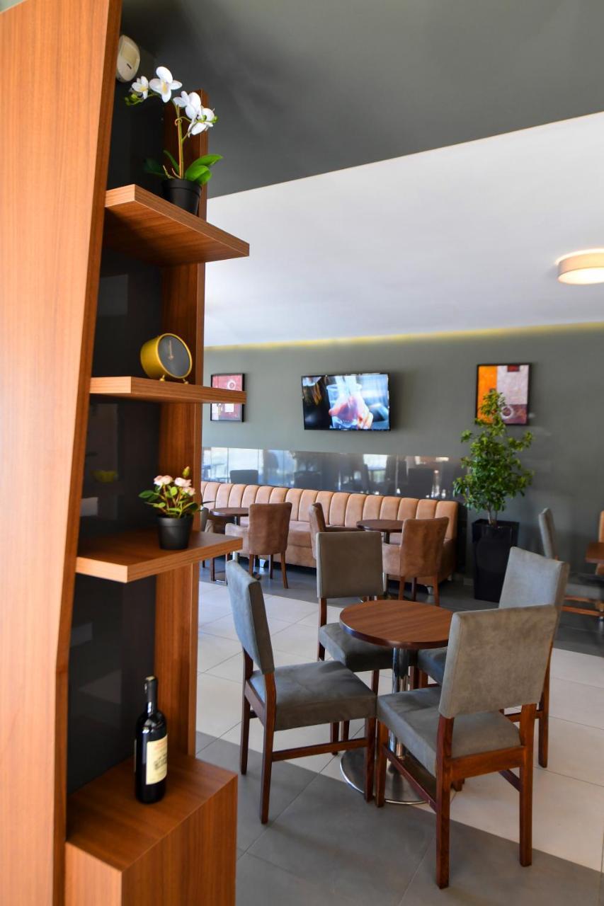 Santo Hotel Shkoder Bagian luar foto