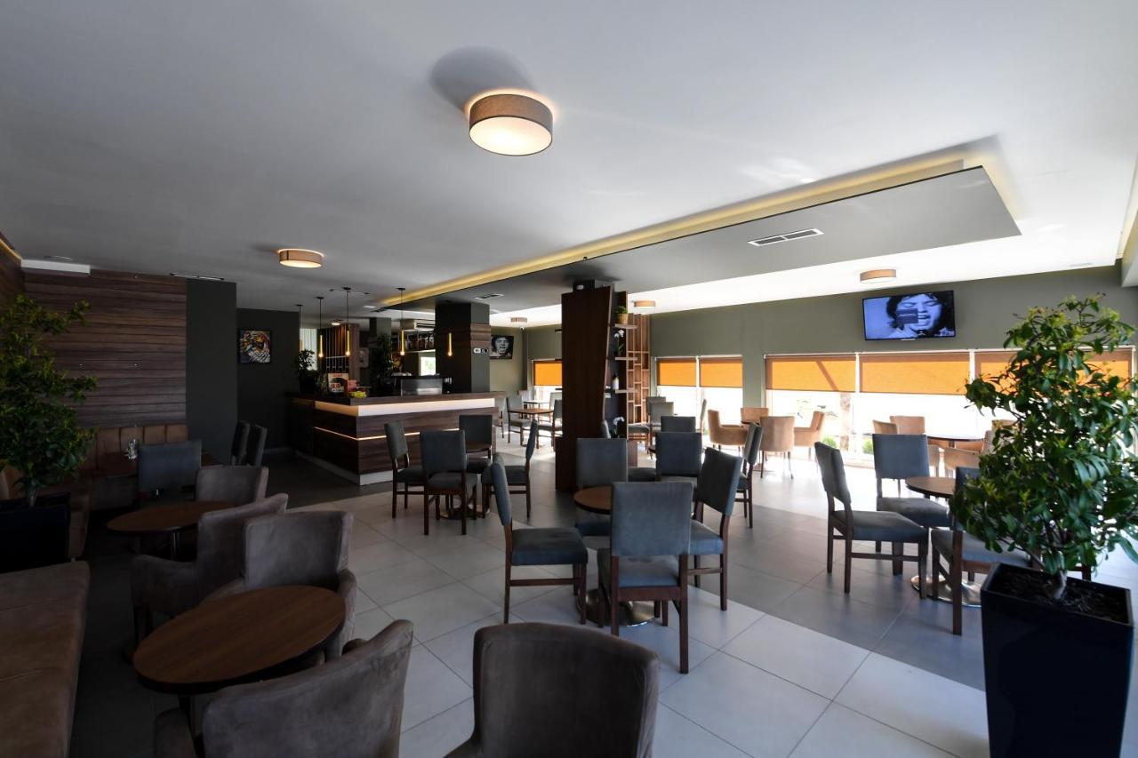 Santo Hotel Shkoder Bagian luar foto